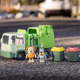 ����� ����� ����� ���� �� ������ �������� ���� Moose Toys