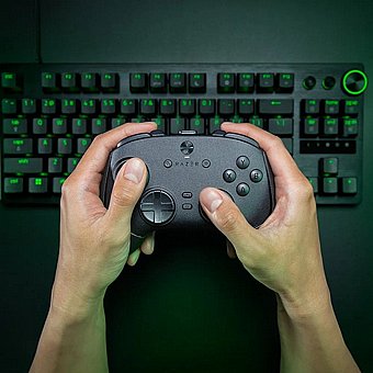��� ������� ������ ����� Razer Wolverine V3 Pro 8K PC - ��� ����