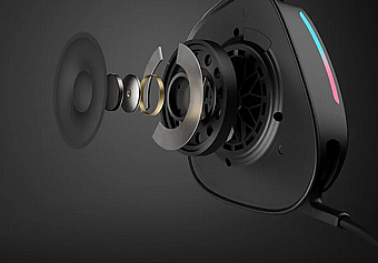 ������� ������� ������ CORSAIR Void Wireless V2 � ��� ����